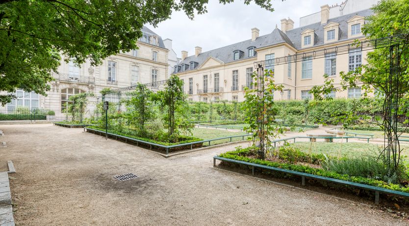 Photo of Parisian Architecture & Gardens