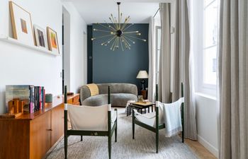 Louvre Story Holiday Home