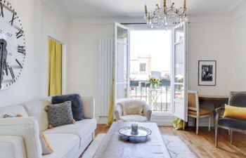 Parisian Skies Holiday Home