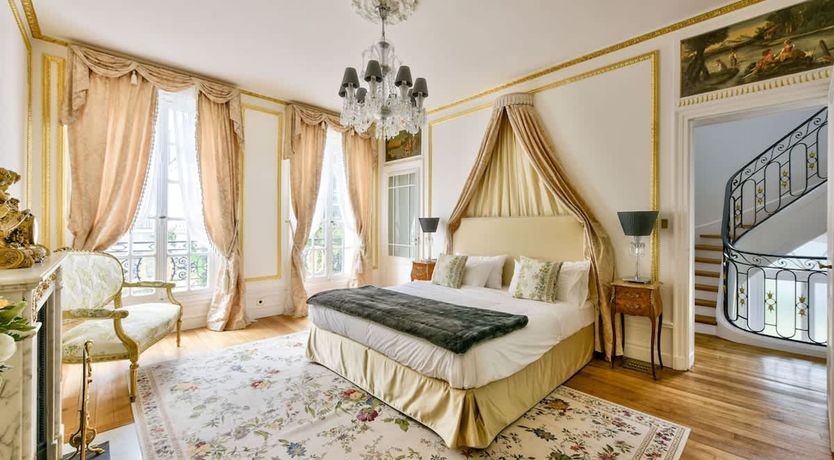 Photo of Royal Luxury