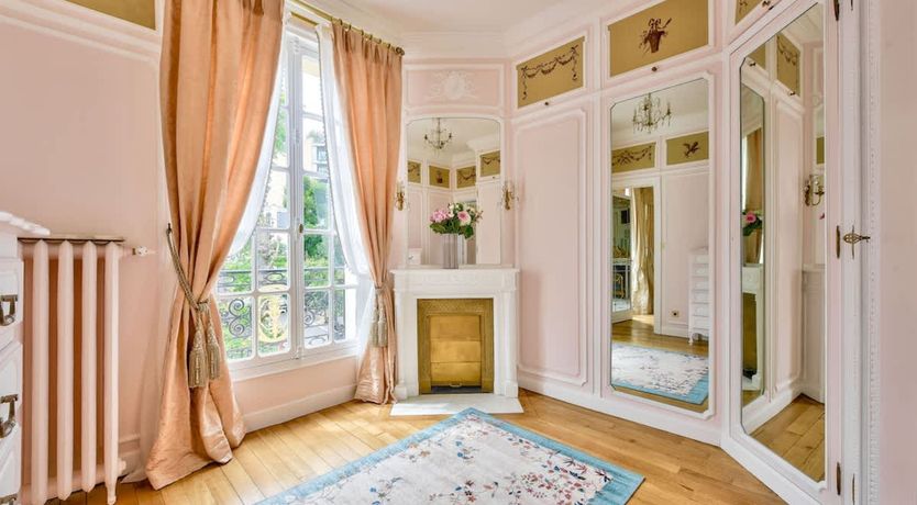 Photo of Royal Luxury