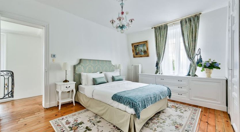 Photo of Royal Luxury