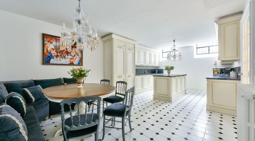 Photo of Royal Luxury