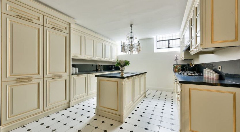 Photo of Royal Luxury