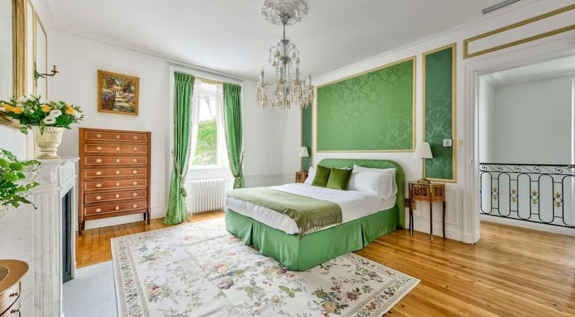 Photo of Royal Luxury