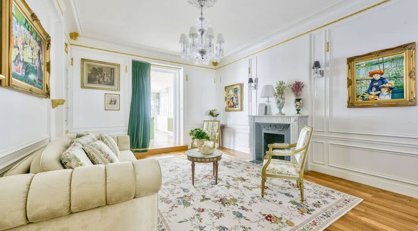 Photo of Royal Luxury