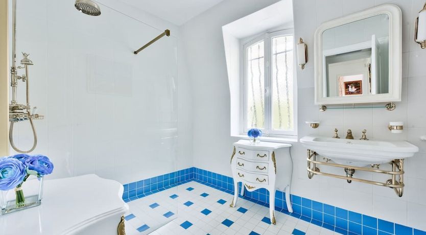 Photo of Royal Luxury