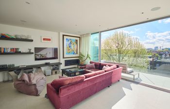 Penthouse in the Capital Holiday Home