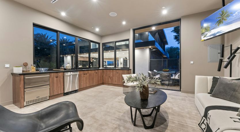 Photo of Sunset Mirror