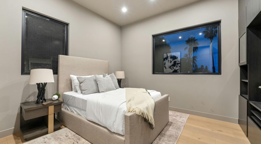 Photo of Sunset Mirror