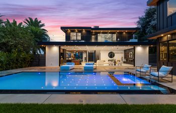 Sunset Mirror Holiday Home