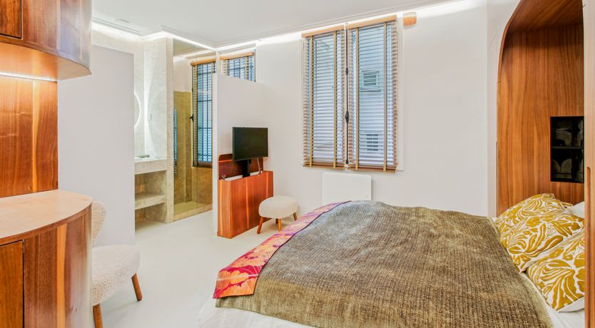 Photo of Parisian Place