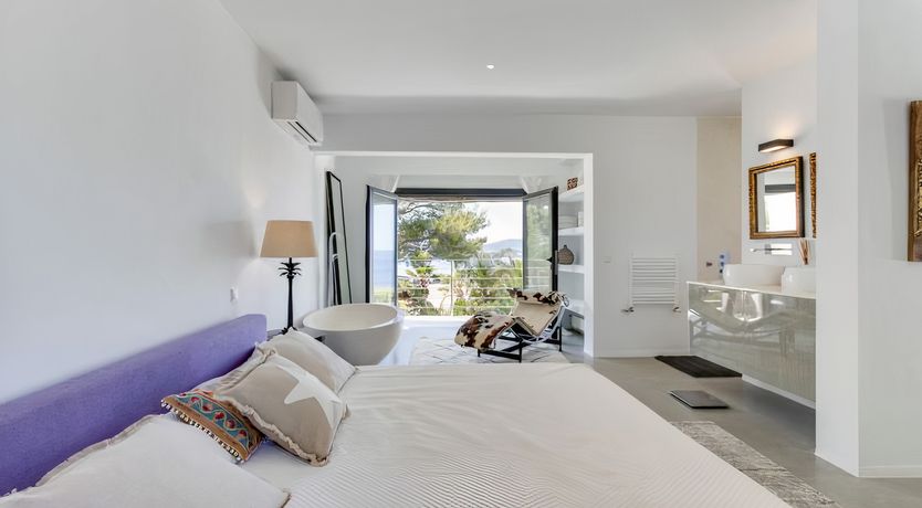 Photo of The Ocean Breeze