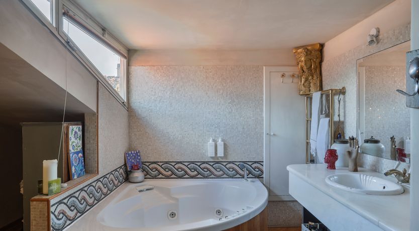 Photo of Artist's Air