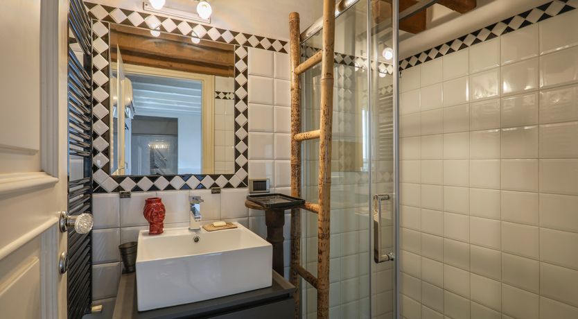 Photo of Artist's Air