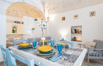 Ivory & Lemon Holiday Home