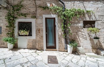Pale Alabaster Holiday Home