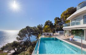 Photo of sun-kissed-seaside
