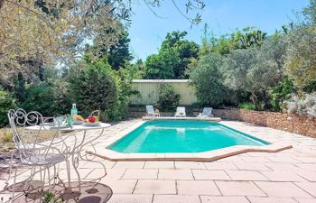 Les Oliviers Holiday Home