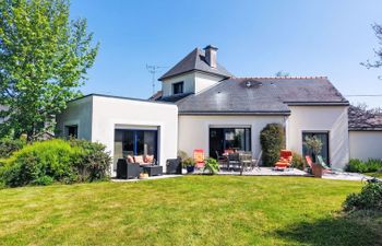 La Roche Blanche Holiday Home
