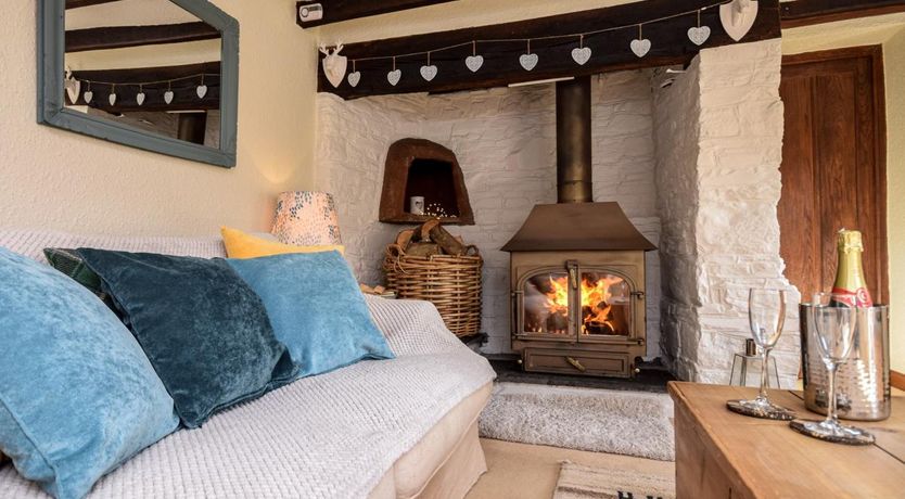 Photo of 2 Bed in Weare Giffard