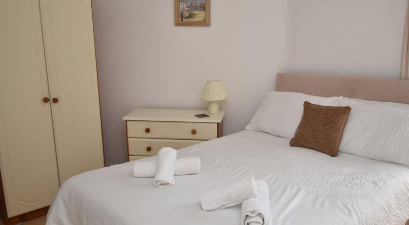 Photo of 2 Bed in Tenby