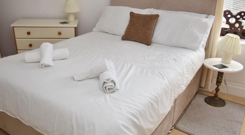 Photo of 2 Bed in Tenby