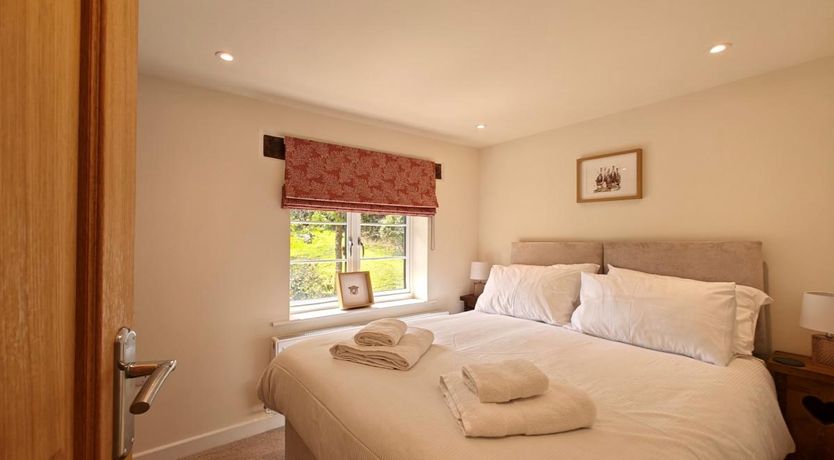 Photo of 3 Bed in Godshill