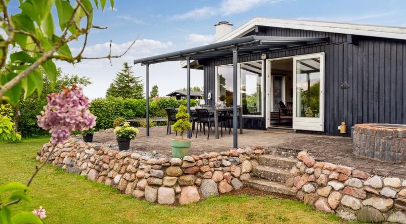 Photo of "Eweline" - 400m from the sea