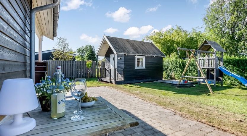 Photo of "Shania" - 300m from the sea