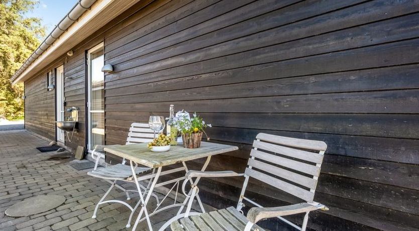 Photo of "Shania" - 300m from the sea