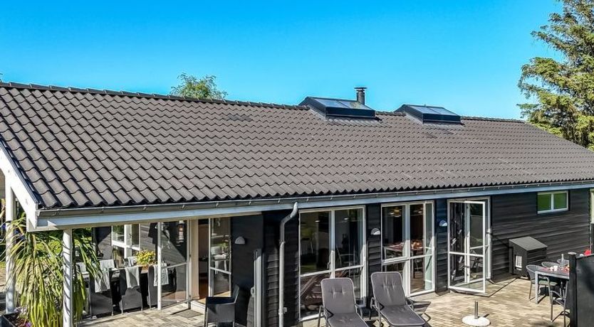 Photo of "Shania" - 300m from the sea