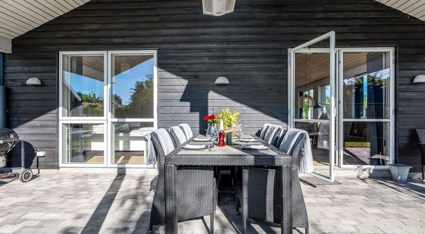 Photo of "Shania" - 300m from the sea