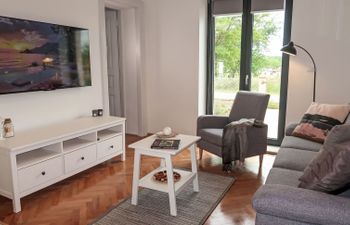 Nina Holiday Home
