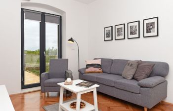 Nina Holiday Home