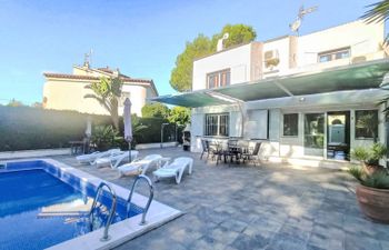Mar Holiday Home