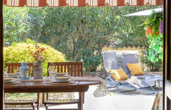 Oleandri Holiday Home