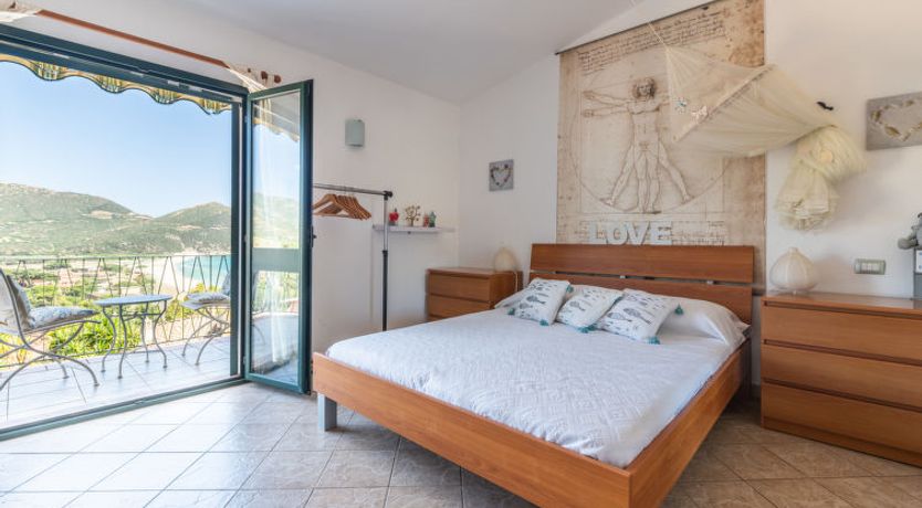 Photo of Solanas mare