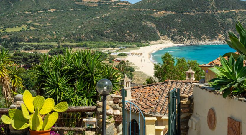 Photo of Solanas mare