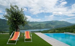 Photo of Bomba vista lago 8