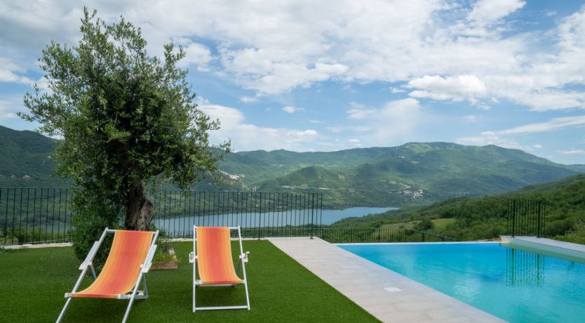 Photo of Bomba vista lago 8