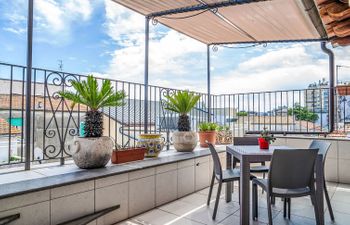 Roof Holiday Home