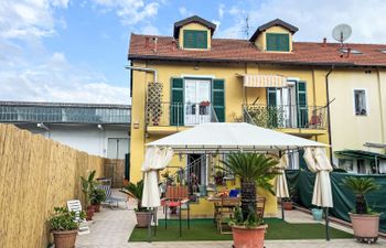 Tra Mare e Collina Holiday Home
