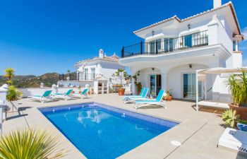 Almijara Holiday Home
