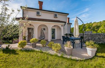 Mihaela Apartment 2 Holiday Home