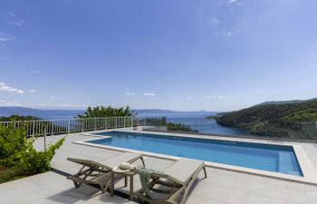 Villa Ena Holiday Home