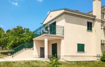 Perina Hiža Holiday Home
