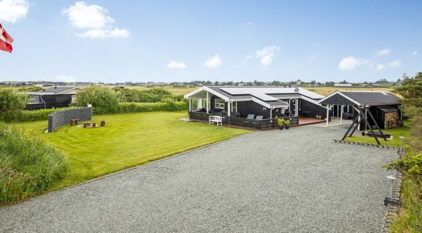 Photo of "Tinja" - 700m from the sea