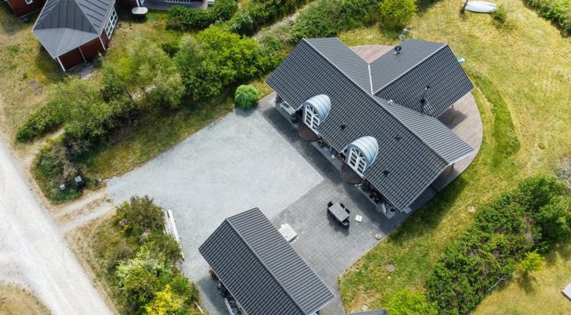 Photo of "Elspeth" - 25m from the sea