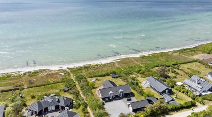 Photo of "Elspeth" - 25m from the sea